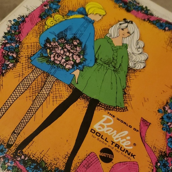 Barbies ans her amazing clothes. - Picture 3 of 7